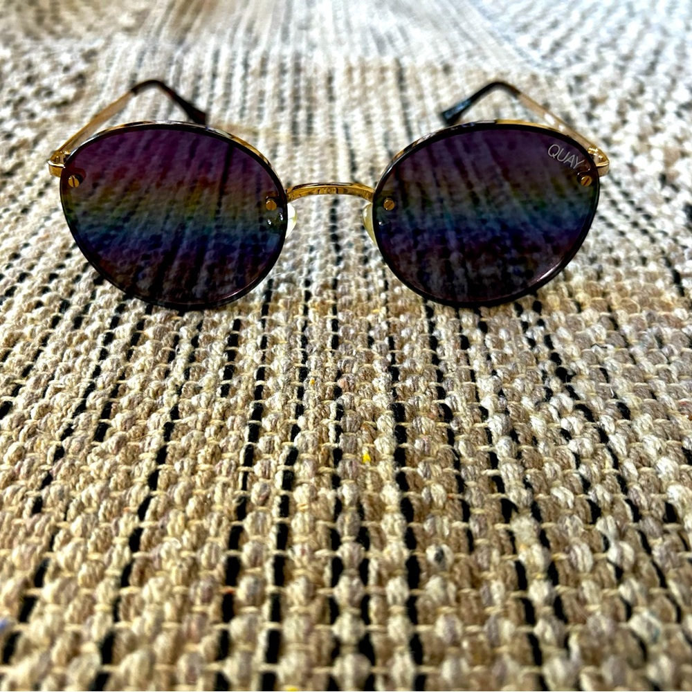 Quay Australia Farrah round sunglasses